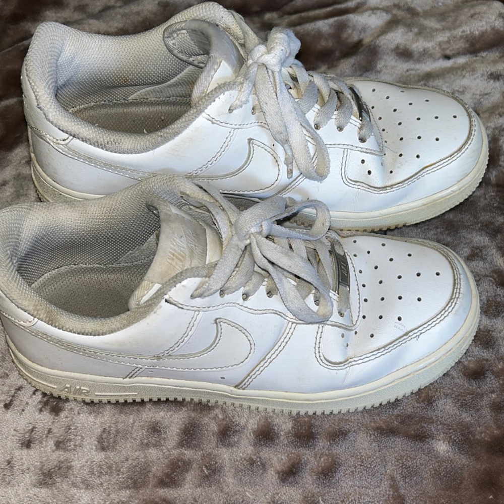 Pre owned White Nike Air Force 1 SZ: 7